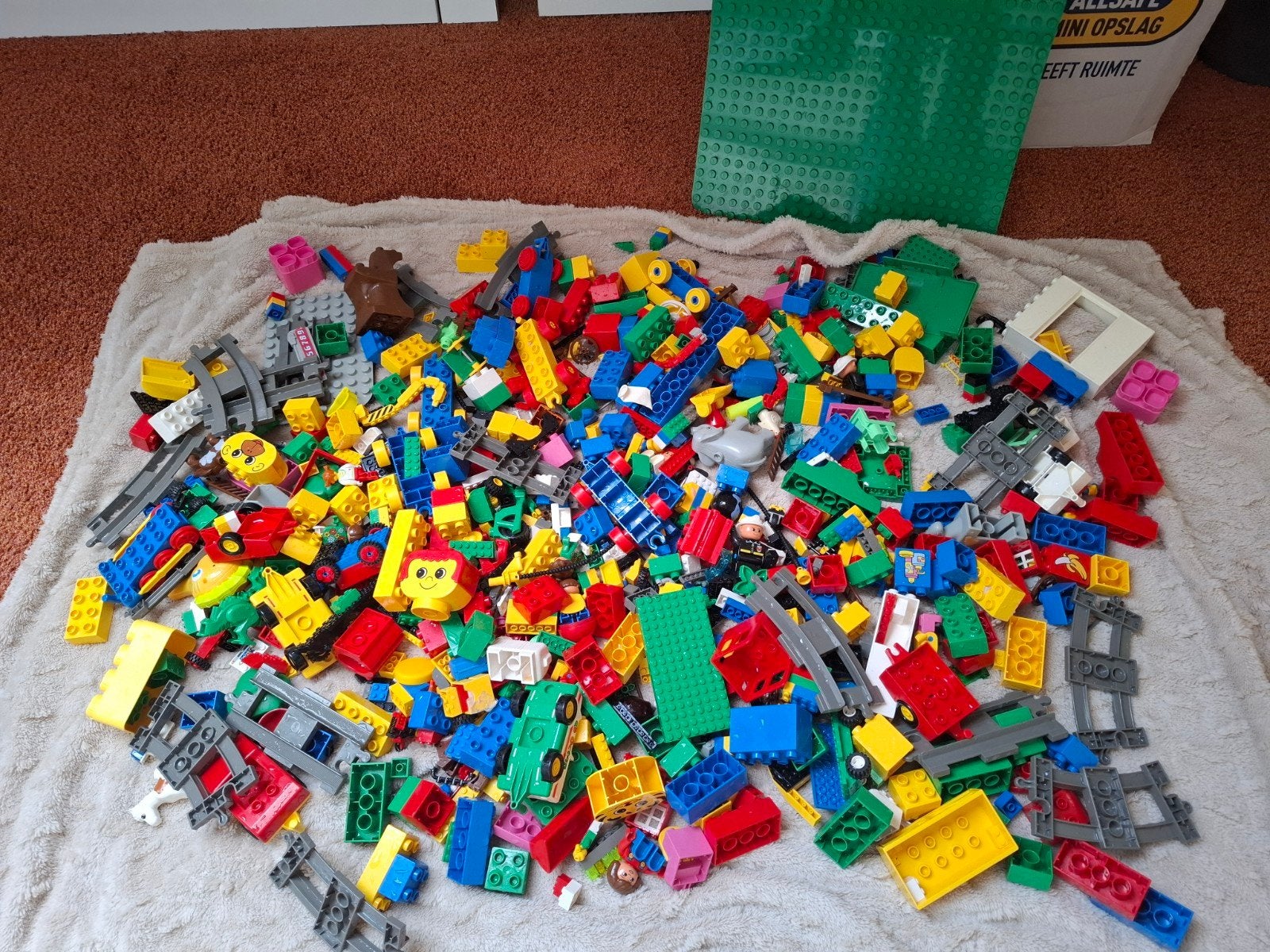 Grote partij LEGO Duplo met grondplaat en diverse onderdelen, Kinderen en Baby's, Ophalen, Gebruikt, Inclusief minifiguren, Duplo