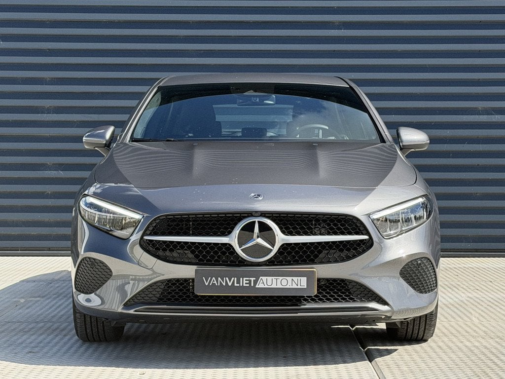 Mercedes-Benz A-Klasse 250 e Star Edition / Camera / Navigat, Auto's, Mercedes-Benz, Gebruikt, Met garantie (alle), 15 kWh, Leder en Stof