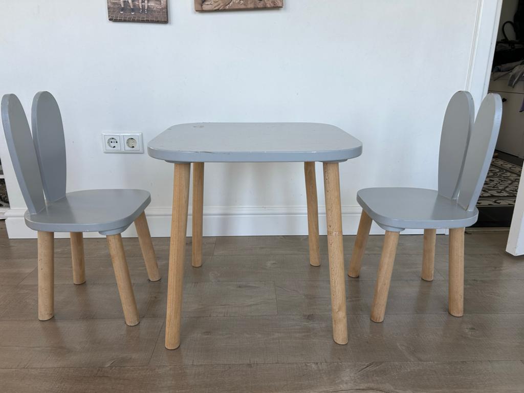 Petit Amelie Kinder tafel en stoeltjes set, Kinderen en Baby's, Kinderkamer | Tafels en Stoelen, Ophalen, Gebruikt, Tafel(s) en Stoel(en)
