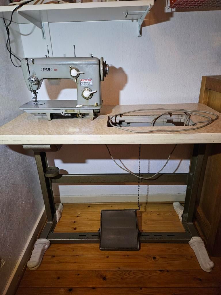 Vintage Pfaff 260 Naaimachine met Tafel en Pedaal, Ophalen