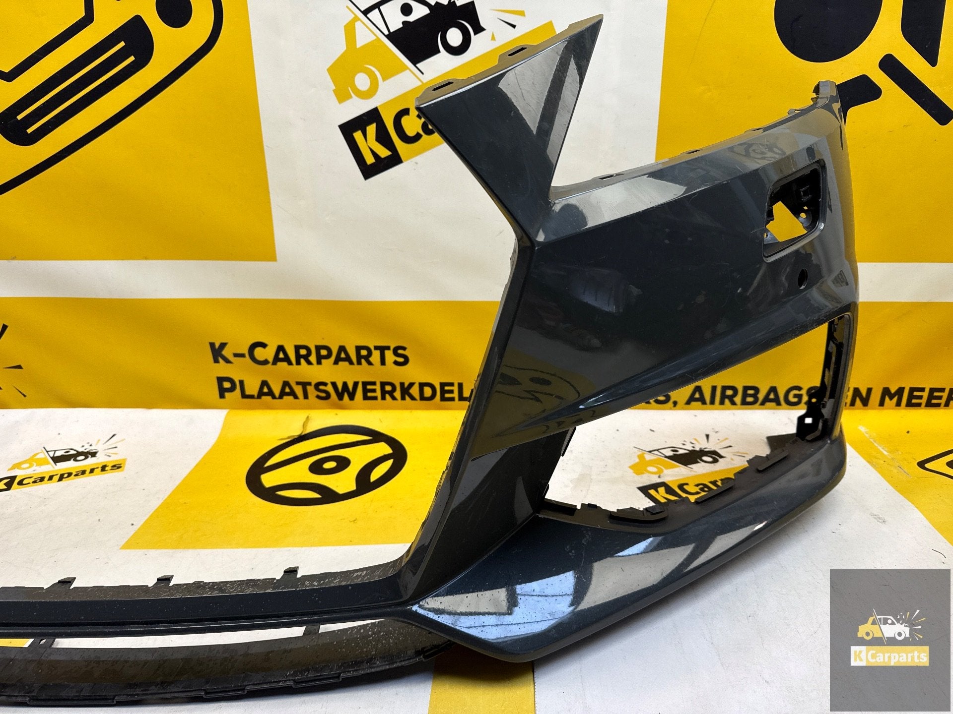 Voorbumper Audi TT 8S TTS S-line 8S0807437H PDC KLS BUMPER, Gebruikt, Voor, AUDI AG, Auto-Union-Strasse 1
85045  Ingolstadt, DE