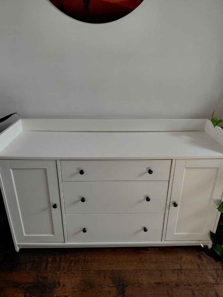 IKEA HAUGA buffetkast wit 140x84 cm - dressoir / commode, Ophalen, Gebruikt, 25 tot 50 cm, Met lade(s)
