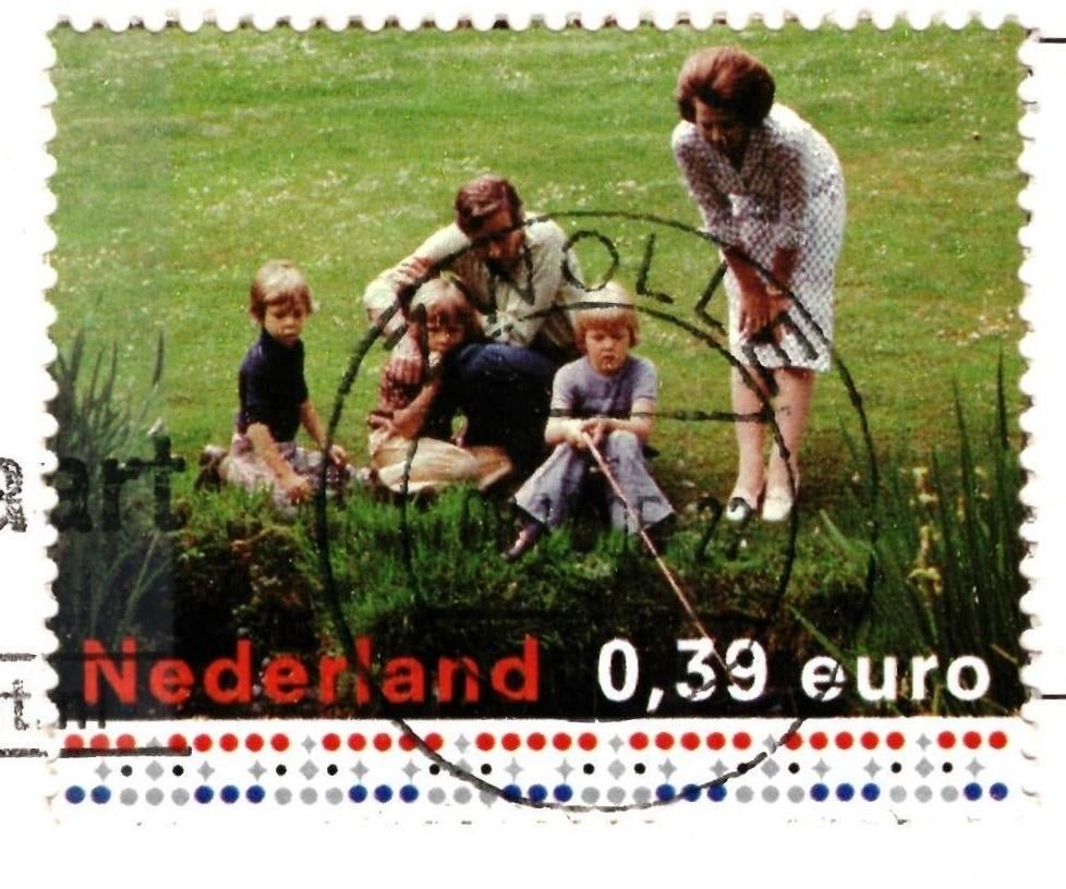 988051	Dokkum	80+ Friesland	mooie zegel	Beatrix en gezin, Ophalen of Verzenden, 1980 tot heden, Gelopen, Friesland