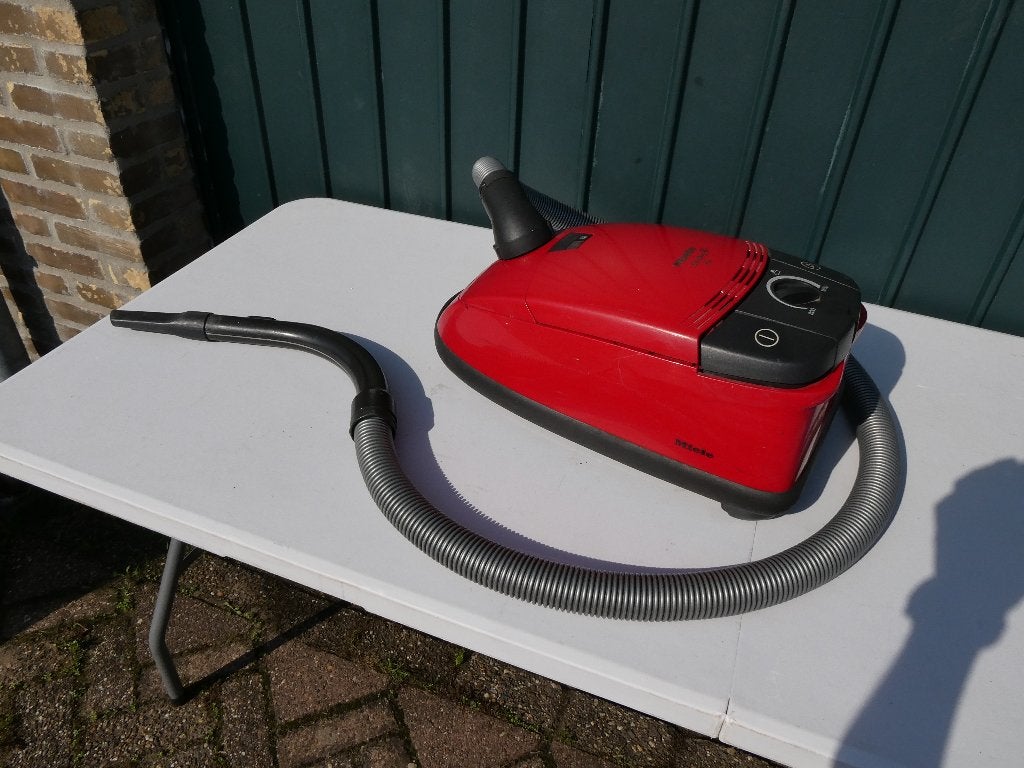 Miele stofzuiger, Witgoed en Apparatuur, Ophalen, Gebruikt, Stofzak, 1200 tot 1600 watt