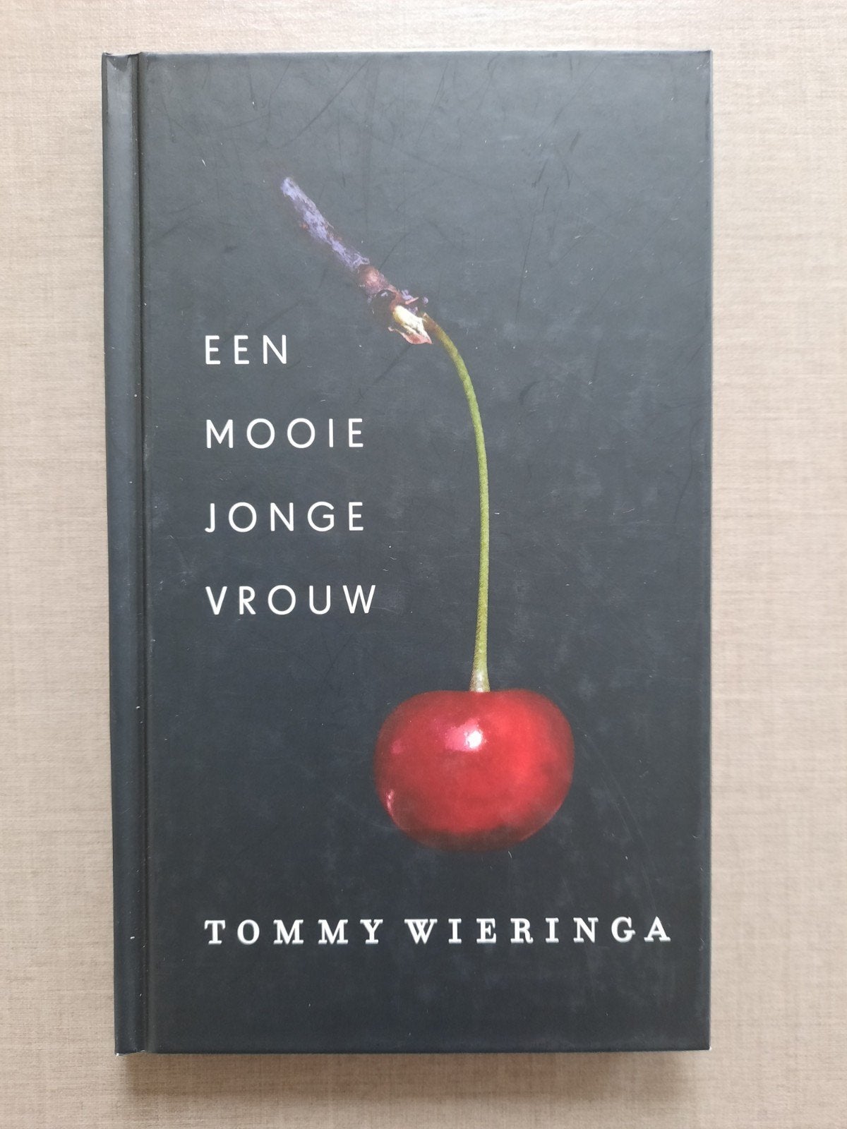 Tommy Wieringa - Een mooie jonge vrouw, Boeken, Ophalen of Verzenden, Zo goed als nieuw, Tommy Wieringa