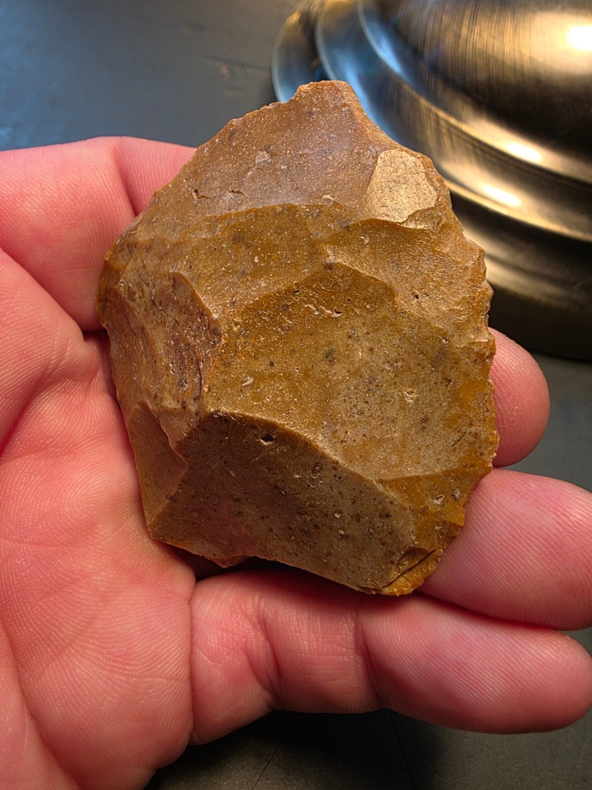 Prehistorische vuistbijl - Authentiek stenen werktuig, Ophalen of Verzenden, Gebruikt
