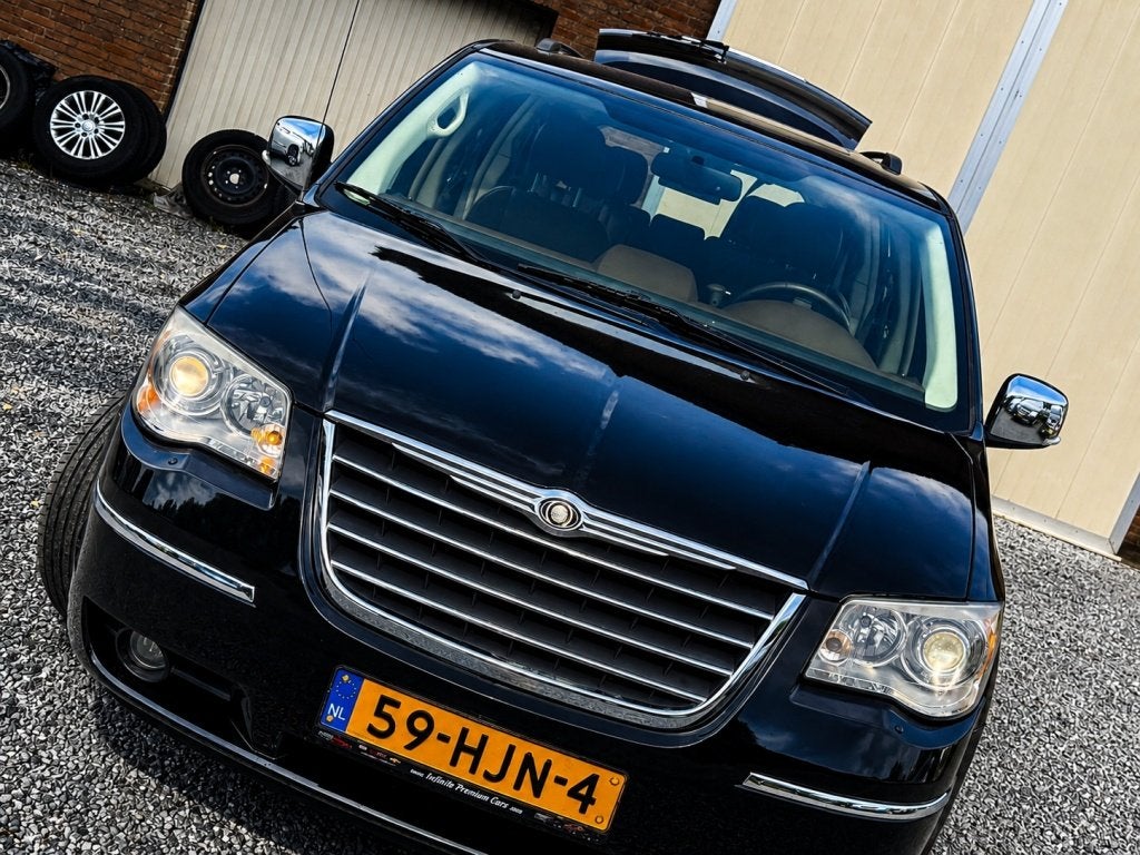 Chrysler Grand Voyager 4.0 V6 LIMITED BLACK OPEN-DAK XENON 2, Auto's, Chrysler, Automaat, Dealer onderhouden, 450 kg, Gebruikt