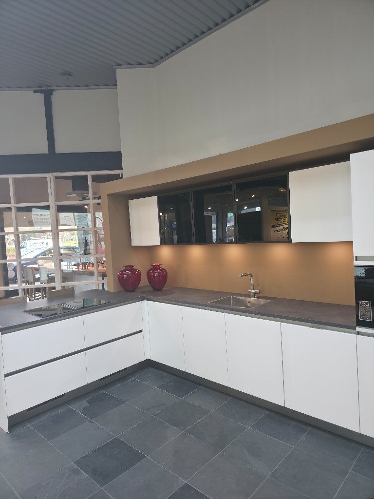 Moderne keuken met schiereiland | Bauknecht & Quooker, Ophalen, Wit, Overige typen, Nieuw
