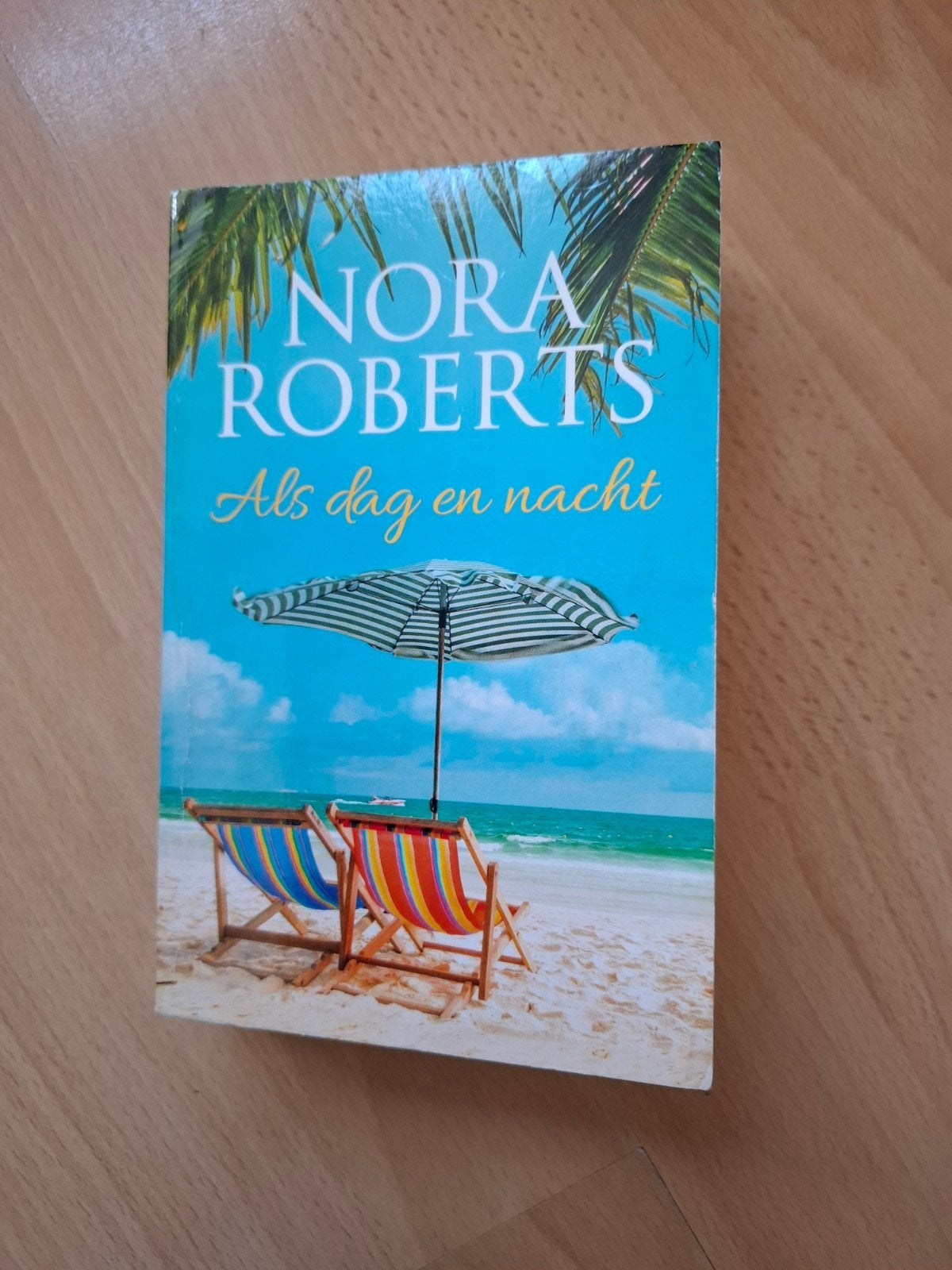 Nora Roberts Als dag en nacht, Ophalen of Verzenden, Zo goed als nieuw