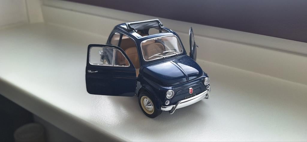 Fiat 500 schaalmodel 1/18 met schuifdak, Hobby en Vrije tijd, Modelauto's | 1:18, Ophalen, Zo goed als nieuw, Auto, Overige merken