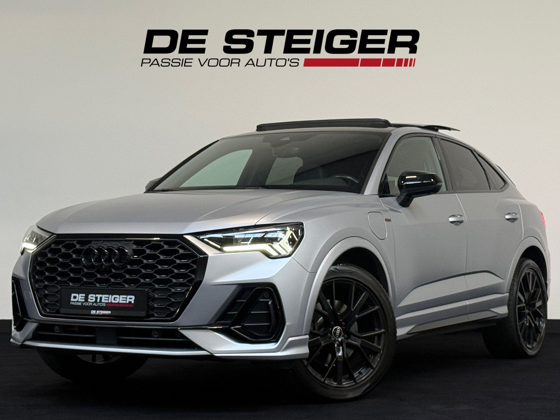 Audi Q3 Sportback 45 TFSI e S-Line ACC Pano 360 Sonos Memory, Auto's, Dealer onderhouden, Gebruikt, Zwart, Met garantie (alle)