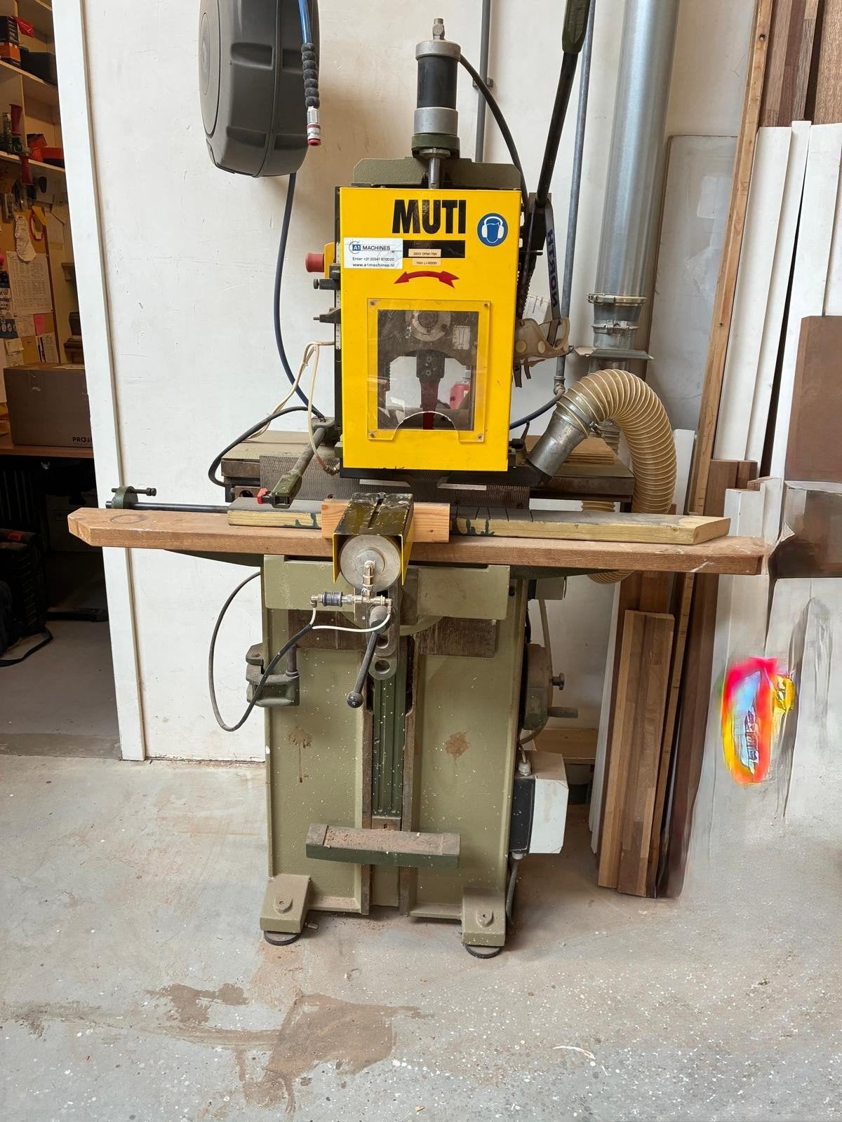 Muti Verticale Gatensteekmachine Gatensteek - Bouwjaar 1992, Ophalen