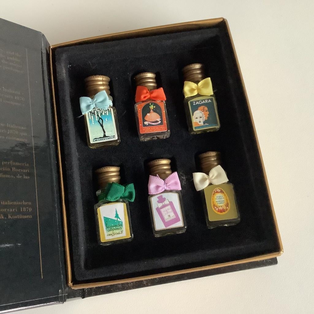 Vintage Borsari boek met 6 parfummi’s Edp, Verzamelen, Ophalen of Verzenden, Miniatuur, Gevuld