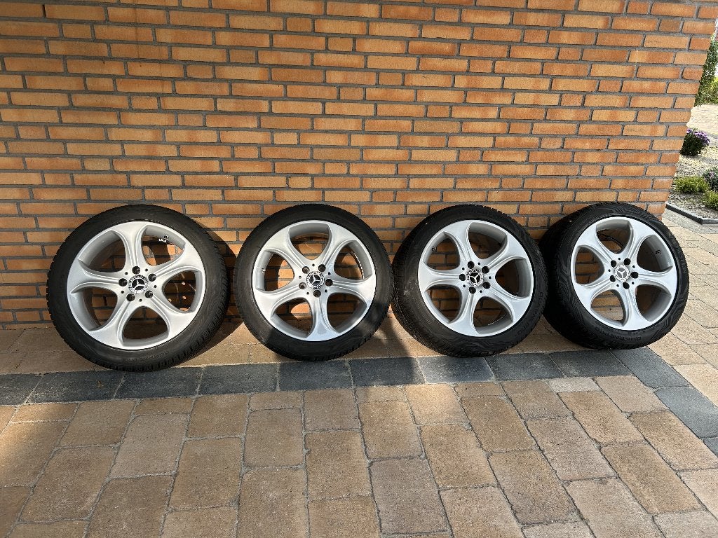 18 inch Mercedes breedset velgen met All season banden., Auto-onderdelen, Ophalen, 18 inch, Gebruikt, Banden en Velgen