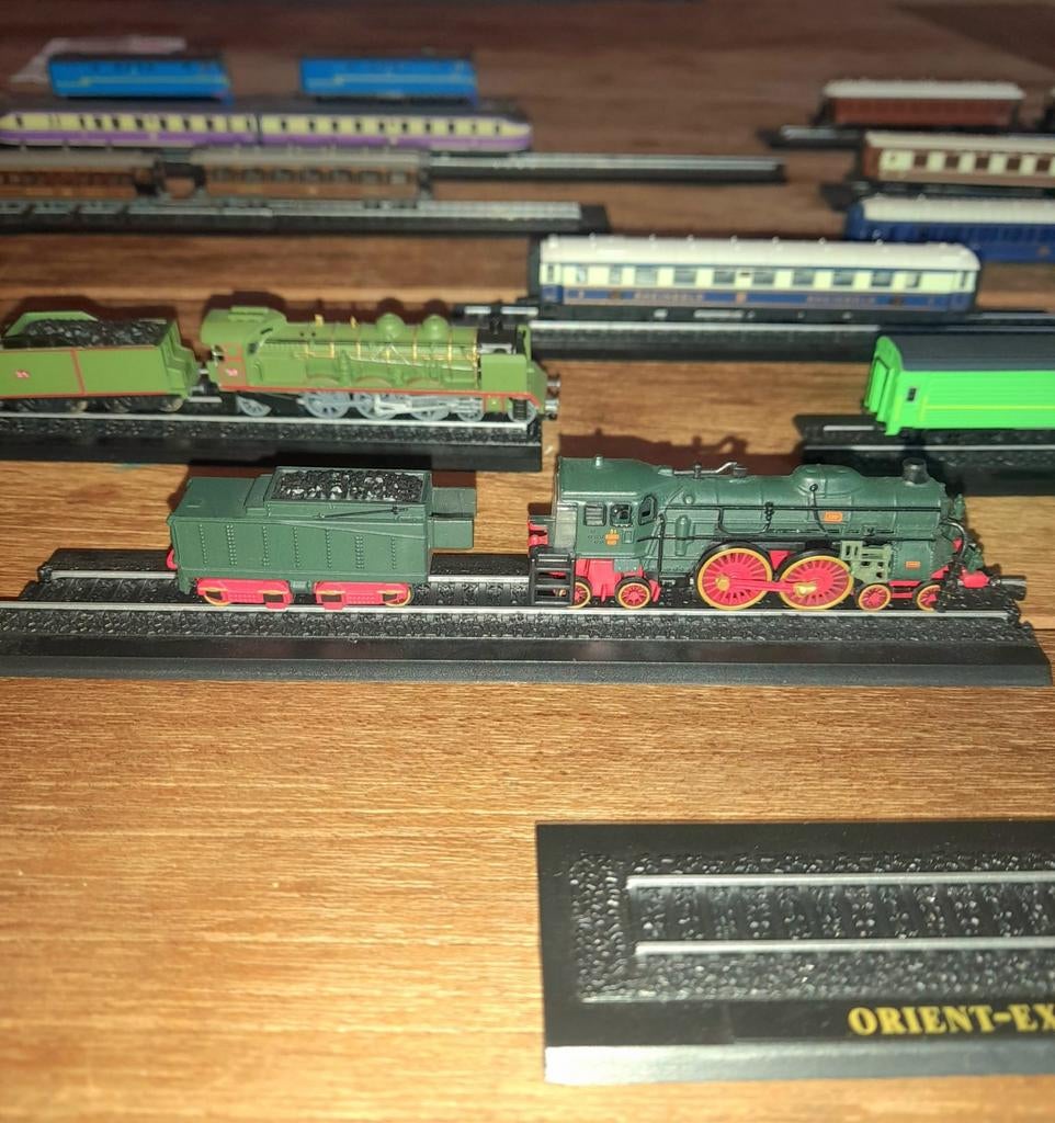 Modelbouw treintjes, inclusief Märklin trein in doos, Hobby en Vrije tijd, Modeltreinen | H0, Ophalen of Verzenden, Gebruikt, Locomotief