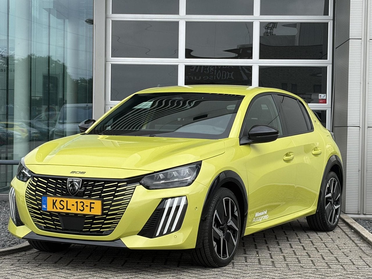 Peugeot 208 1.2 Hybrid 145 e-DCS6 GT | Navigation Pack | Vis, 145 pk, Gebruikt, 1199 cc, Bedrijf