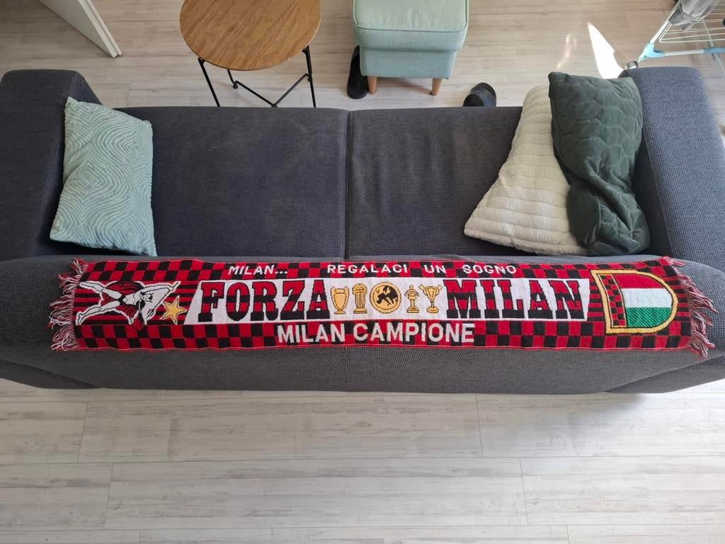 AC Milan sjaal, Ophalen of Verzenden, Zo goed als nieuw, Buitenlandse clubs, Vaantje of Sjaal