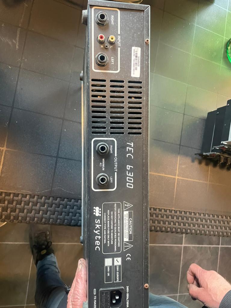 Sky-Tec versterker 2x150 wat tec 6300, Audio, Tv en Foto, Versterkers en Receivers, Ophalen of Verzenden, Zo goed als nieuw, 120 watt of meer