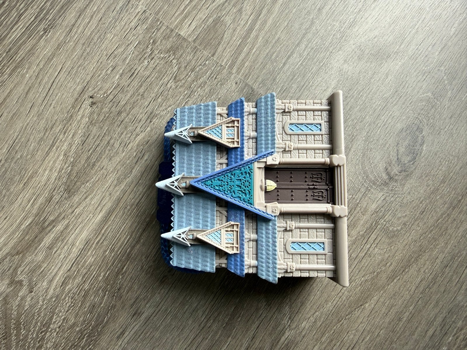 Disney Frozen Kasteel met Poppen en Accessoires, Ophalen of Verzenden, Gebruikt, Poppenhuis