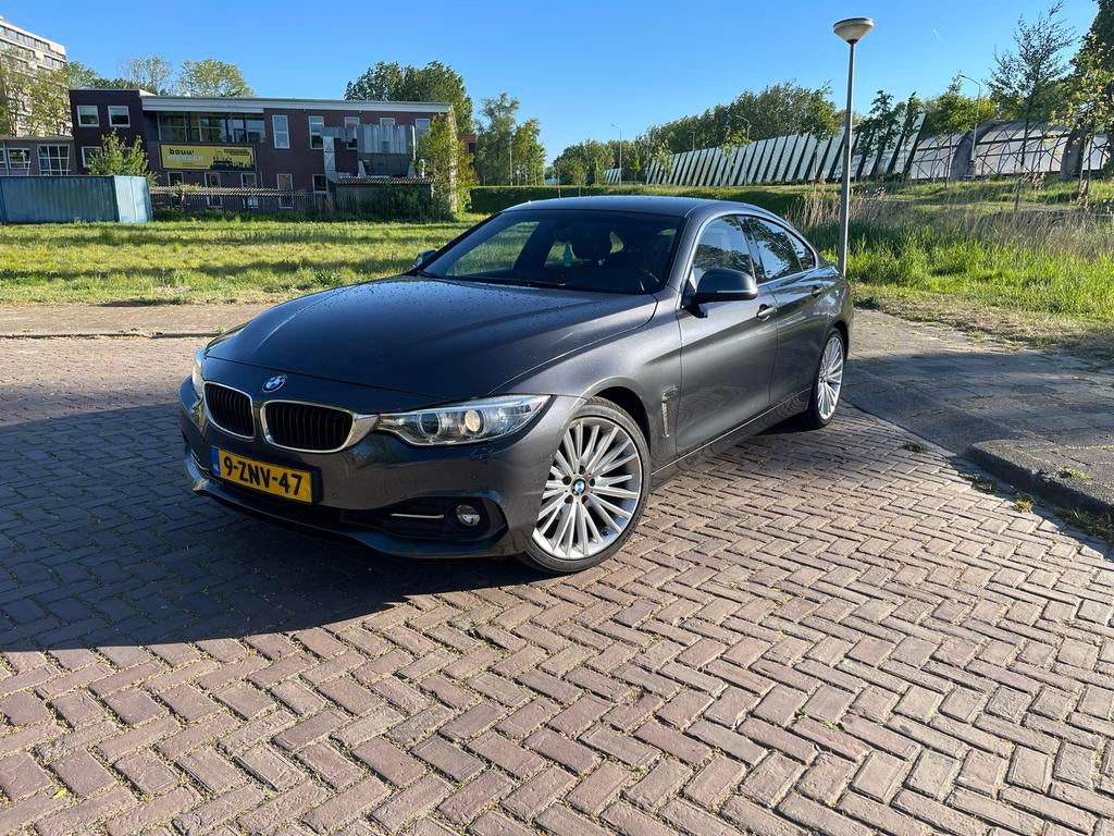 BMW 4-Serie 420IA 2.0 Gran Coupe 2015 Grijs, Auto's, Achterwielaandrijving, Origineel Nederlands, Particulier, Zilver of Grijs