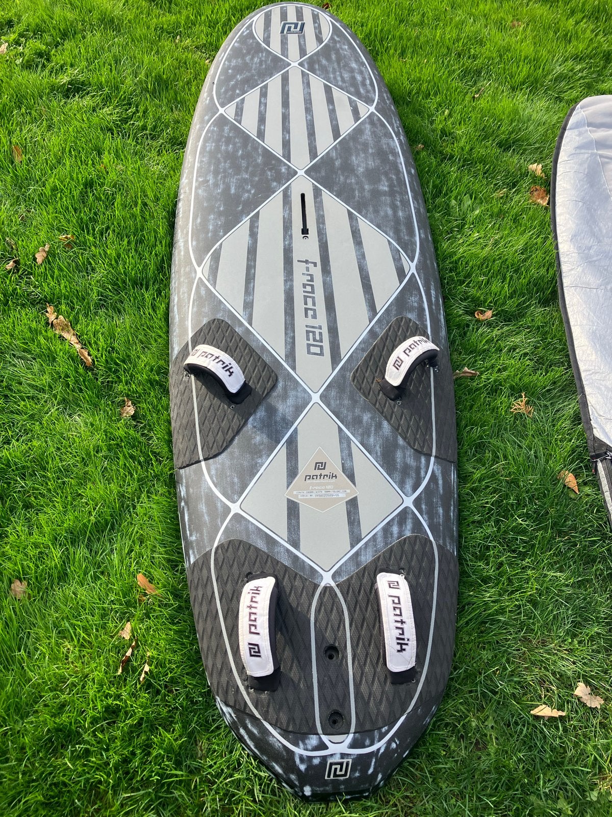 Patrik Free Race 120 Windsurfplank - Zo goed als nieuw, Patrik Diethelm, Ophalen of Verzenden, Zo goed als nieuw, Met vin(nen)