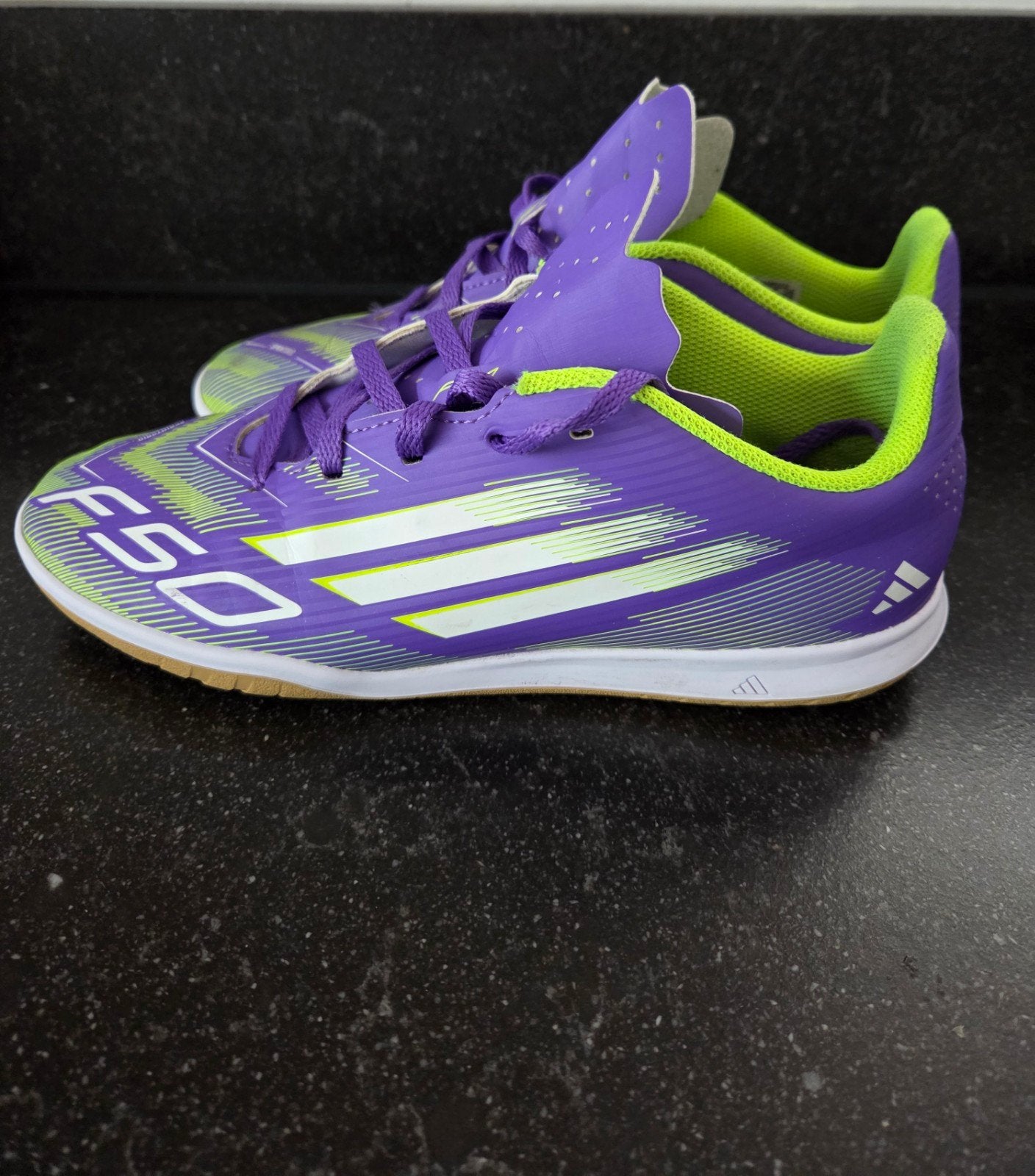 Adidas zaalvoetbalschoenen - mt 36,5 - nieuwstaat, Maat XS of kleiner, Schoenen, Ophalen of Verzenden, Zo goed als nieuw