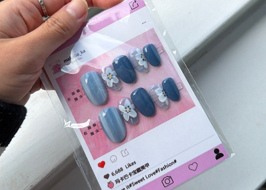 Nieuwe blauwe press on nagels met bloemendesign, Ophalen of Verzenden, Nieuw, Overige typen