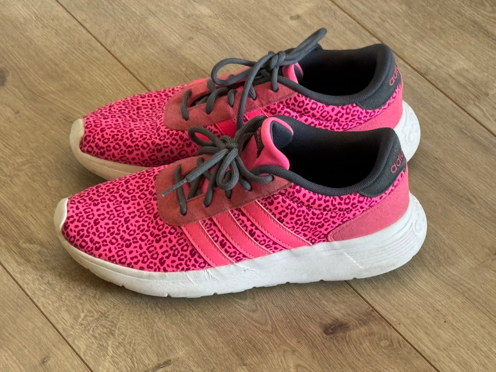 Adidas dames sneakers roze maat 38 2/3 met luipaardprint, Sport en Fitness, Loopsport en Atletiek, Zo goed als nieuw, Hardloopschoenen