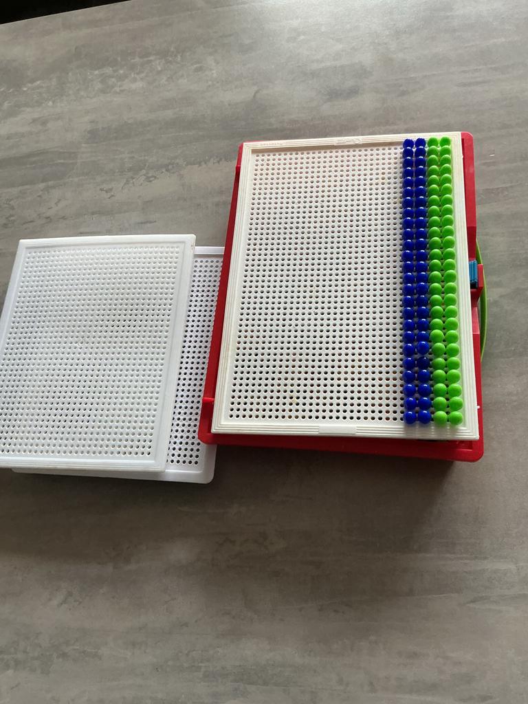Grote set insteekmozaïek / punnikbord met veel pinnetjes, Hobby en Vrije tijd, Ministeck, Ophalen of Verzenden, Zo goed als nieuw