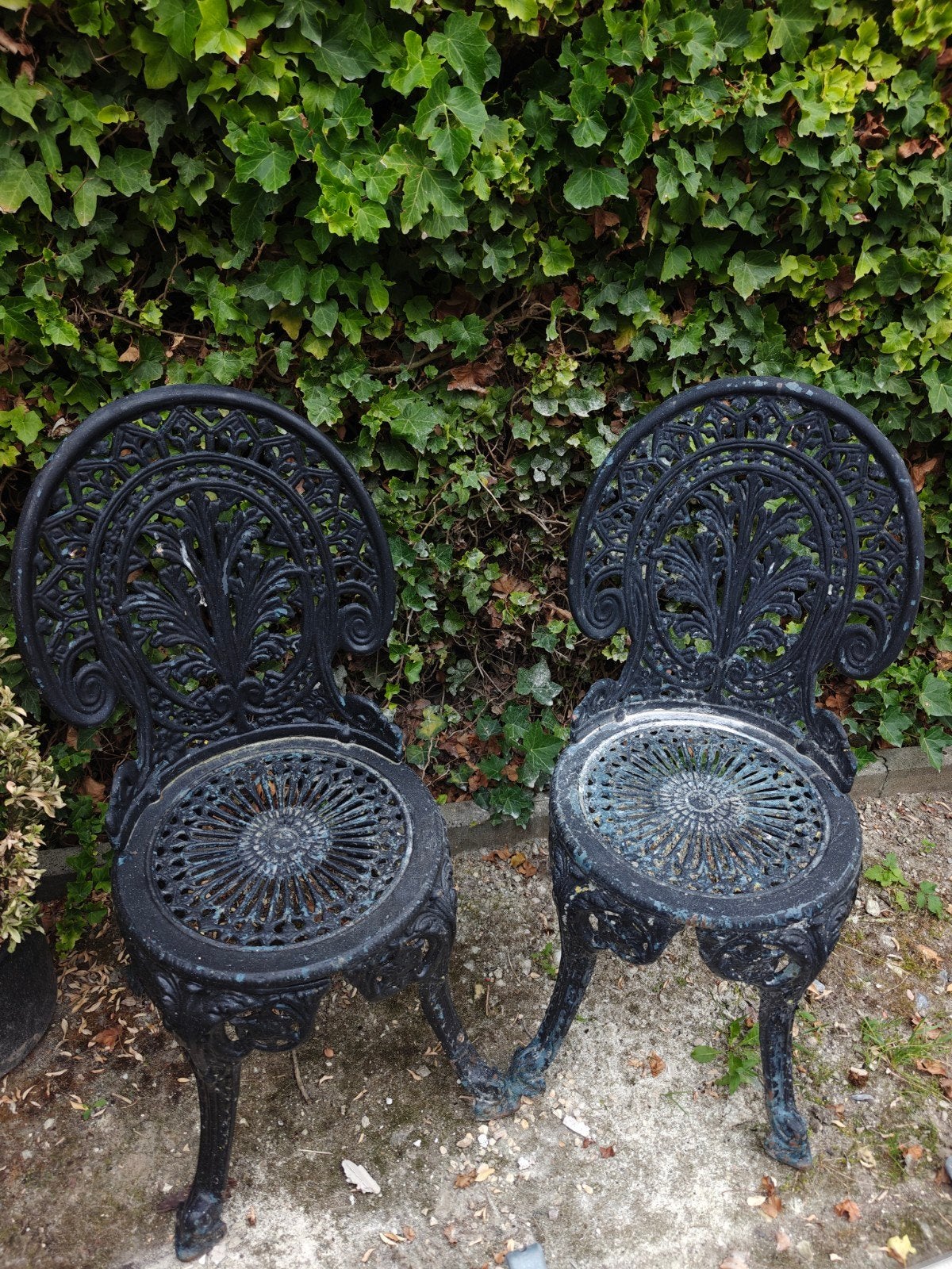 Antieke gietijzeren tuinstoelen (set van 2), Ophalen