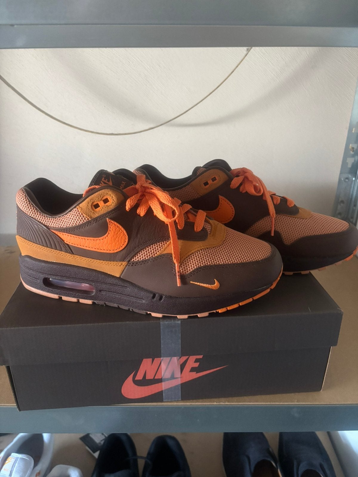 Nike air max 1 kingsday maat 41, Ophalen of Verzenden, Zo goed als nieuw, Zwart