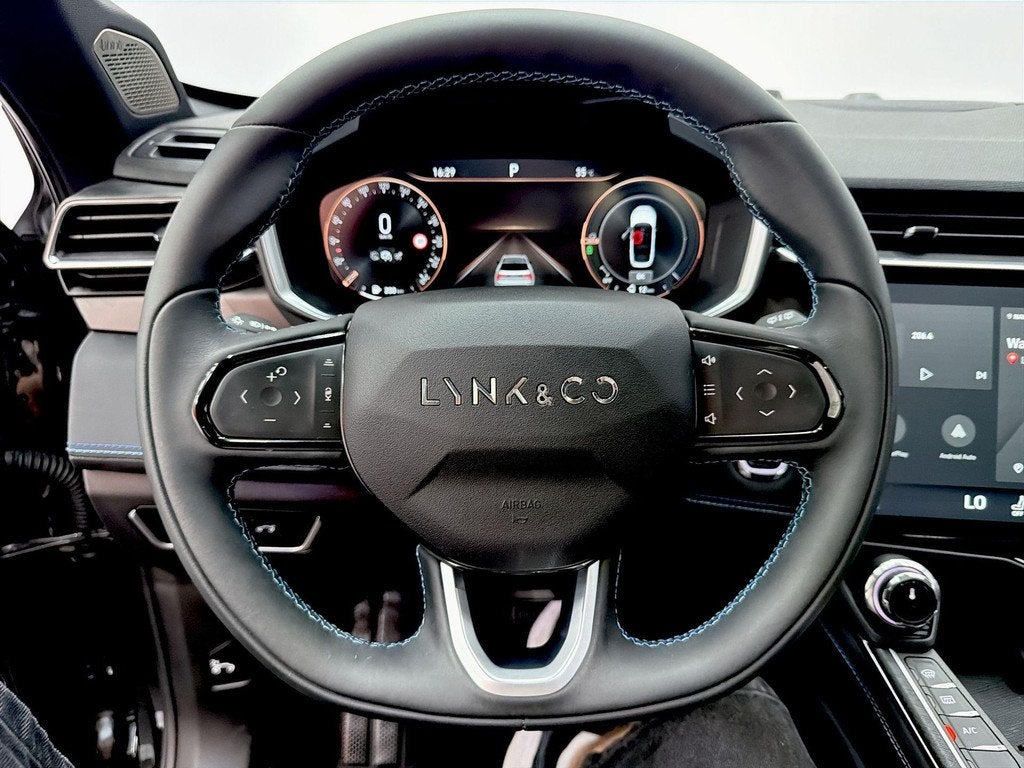 Lynk en Co 01 1.5 MY23 – Elegante zwarte SUV, direct te ri, Auto's, Lynk & Co, Stof, Gebruikt, Euro 6, Met garantie (alle)