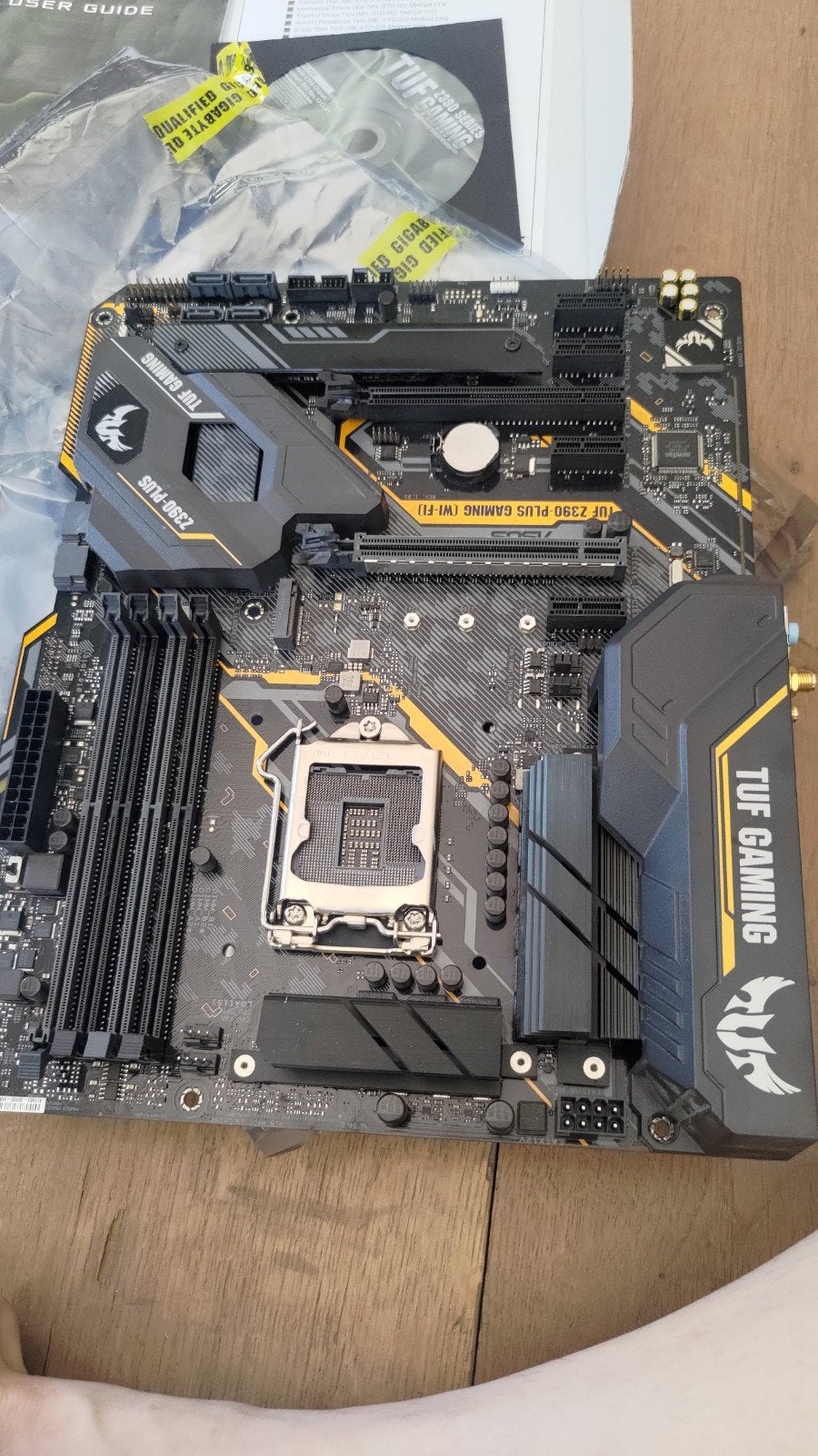ASUS TUF Z390-PLUS GAMING (WI-FI) Moederbord - Defect, Computers en Software, Moederborden, Niet werkend, Intel, DDR4, Ophalen of Verzenden