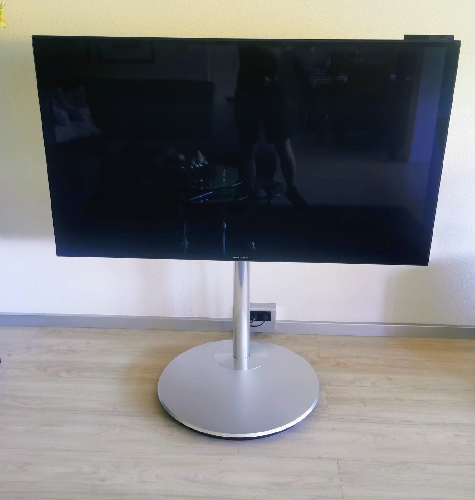 Beovision Avant 55 cm met silver  met motorised floorstand, Audio, Tv en Foto, Ophalen, Zo goed als nieuw, 100 cm of meer, Overige merken