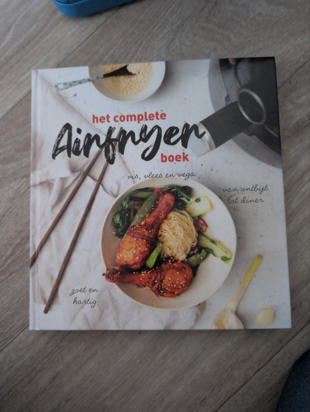 Het complete Airfryer boek: vis, vlees en vega, Hoofdgerechten, Gezond koken, Ophalen of Verzenden, Zo goed als nieuw