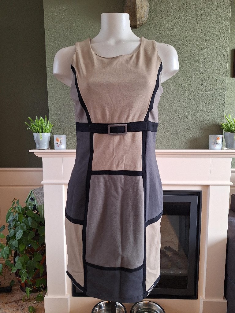 Rinascimento beige grijs jurk bodycocon XL valt als L 42, Kleding | Dames, Jurken, Verzenden, Beige, Zo goed als nieuw, Knielengte