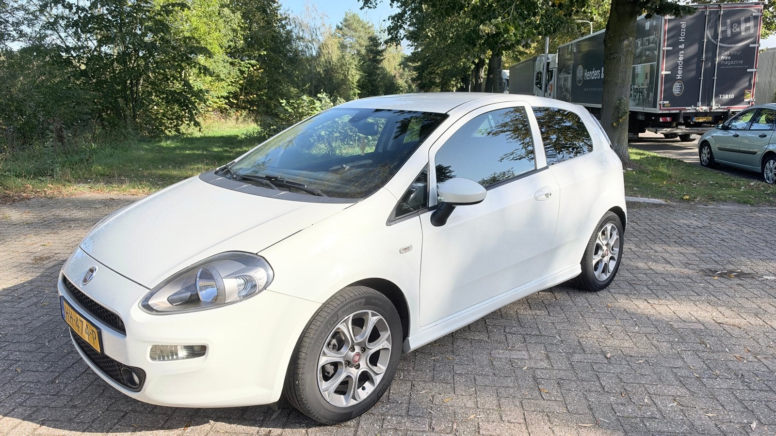 Fiat Punto 1.3 Multijet 59KW 3drs 2015 trekhaak airci, Auto's, Voorwielaandrijving, Euro 5, Stof, Zwart