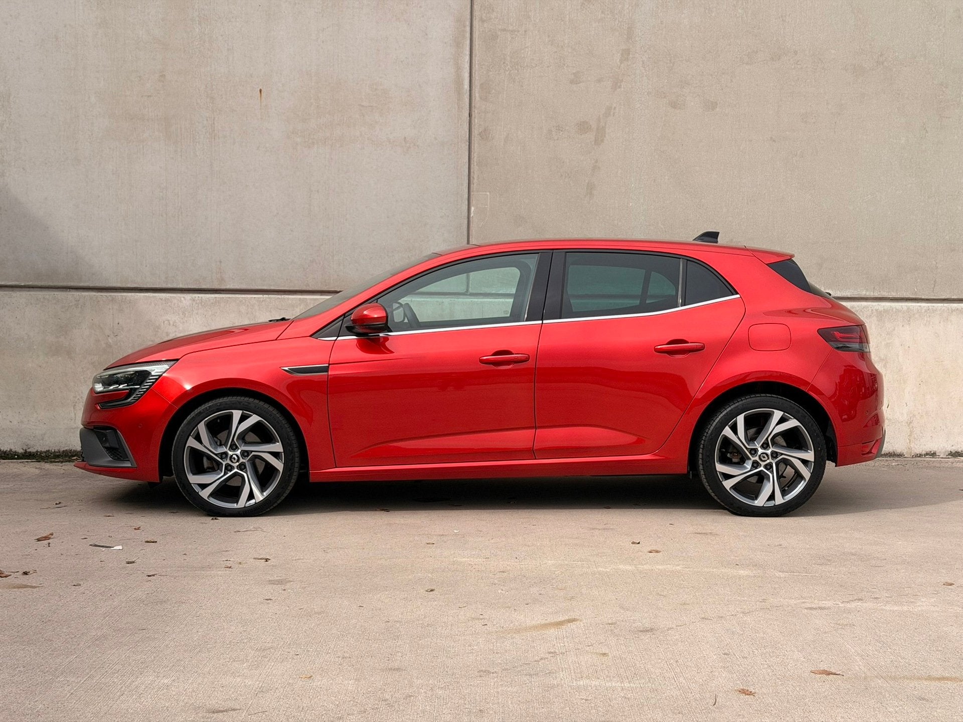 Renault Mégane 1.6 E-Tech R.S. Line 18'' Virtual HUD Camera, Dealer onderhouden, Gebruikt, 4 cilinders, 1505 kg