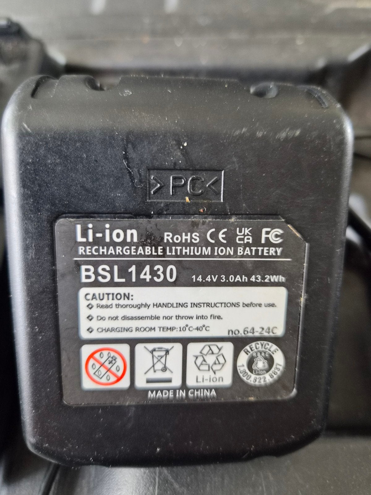 Hitachi 14,4volt accu 2x plus oplader en werklamp in koffer., Ophalen, Gebruikt