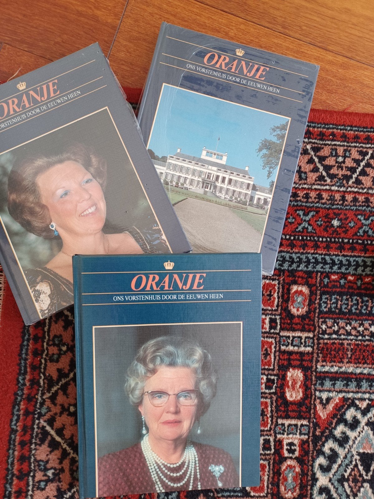 Oranje: Ons Vorstenhuis door de Eeuwen Heen - 3 Boeken, Ophalen of Verzenden, Nieuw, Nederland, Tijdschrift of Boek