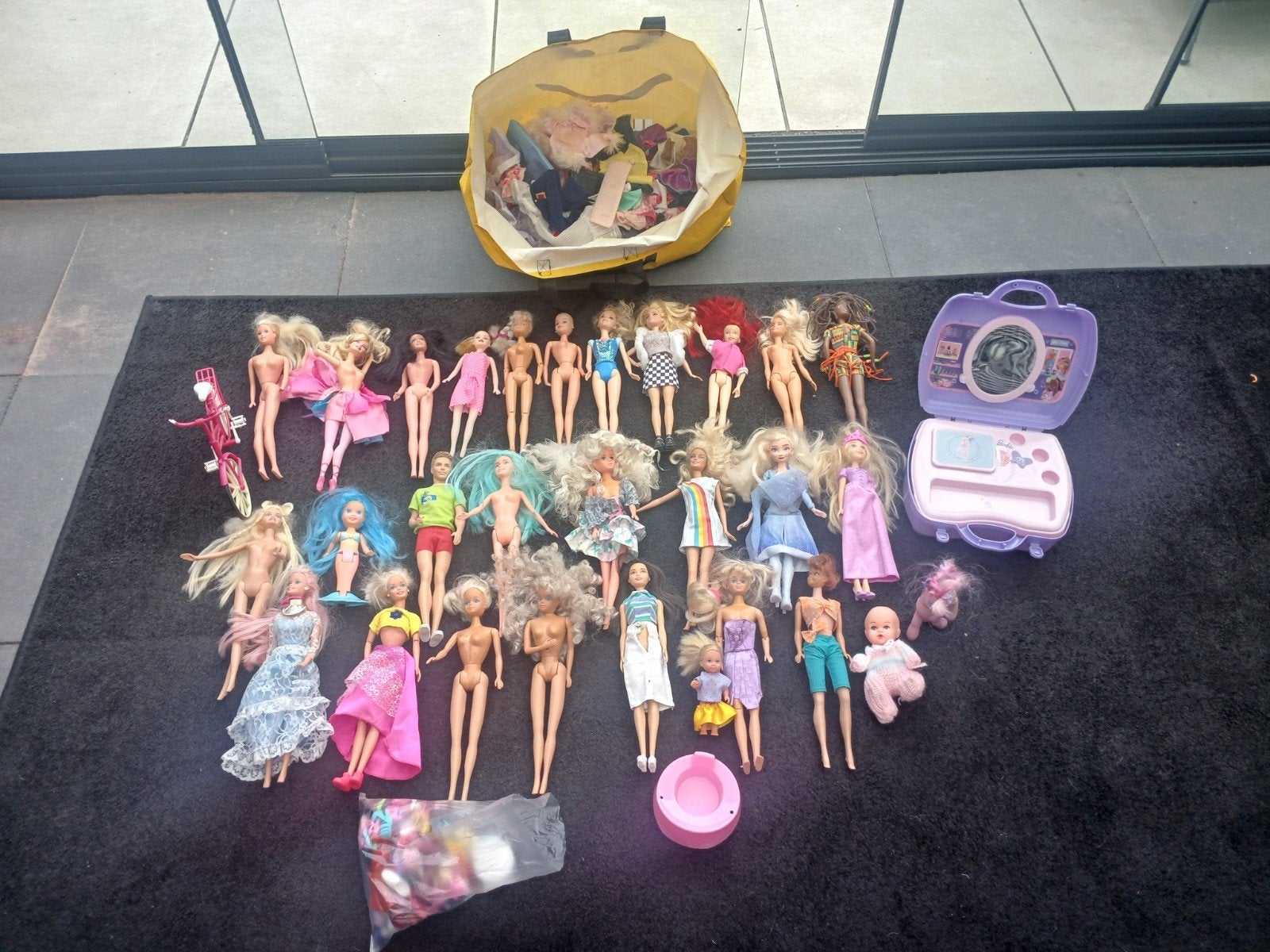 Grote collectie Barbiepoppen en accessoires, Kinderen en Baby's, Speelgoed | Poppen, Ophalen of Verzenden