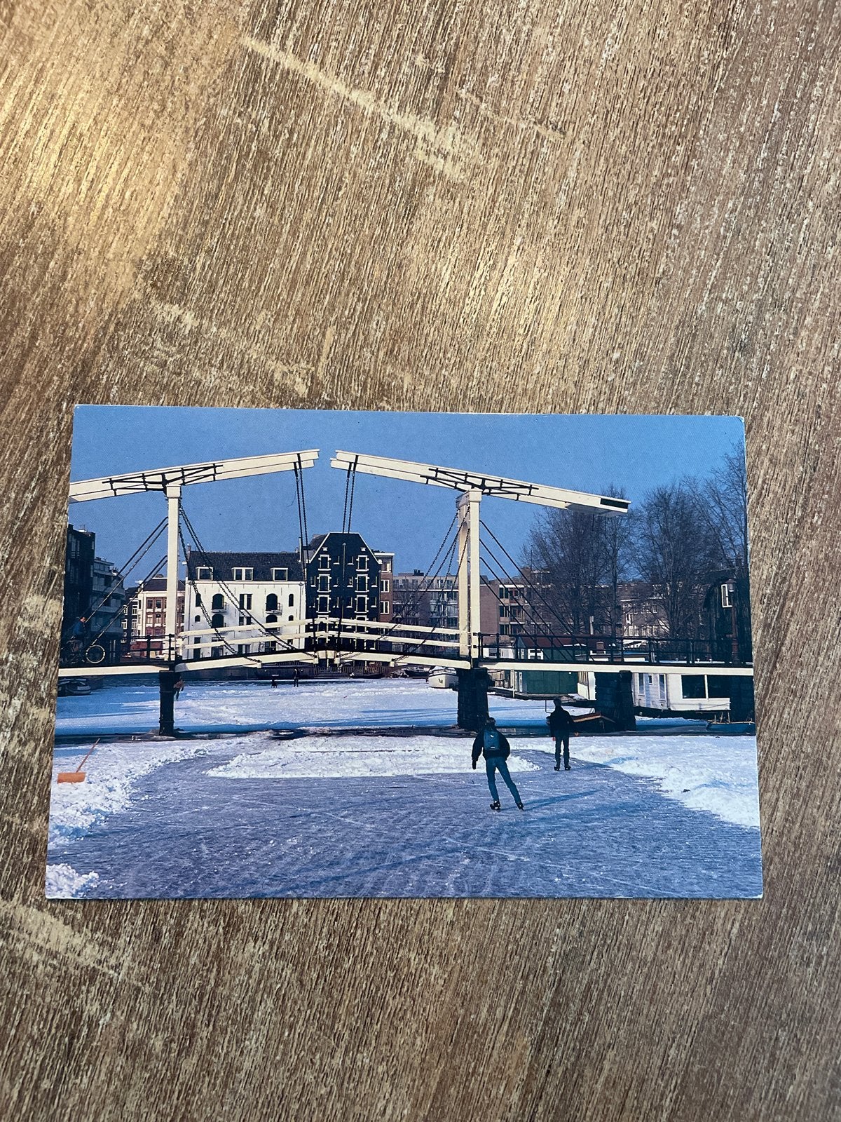 Schaatsen op de gracht in Amsterdam - Oude Ansichtkaart, Verzamelen, Ophalen of Verzenden, 1980 tot heden, Gelopen, Noord-Holland