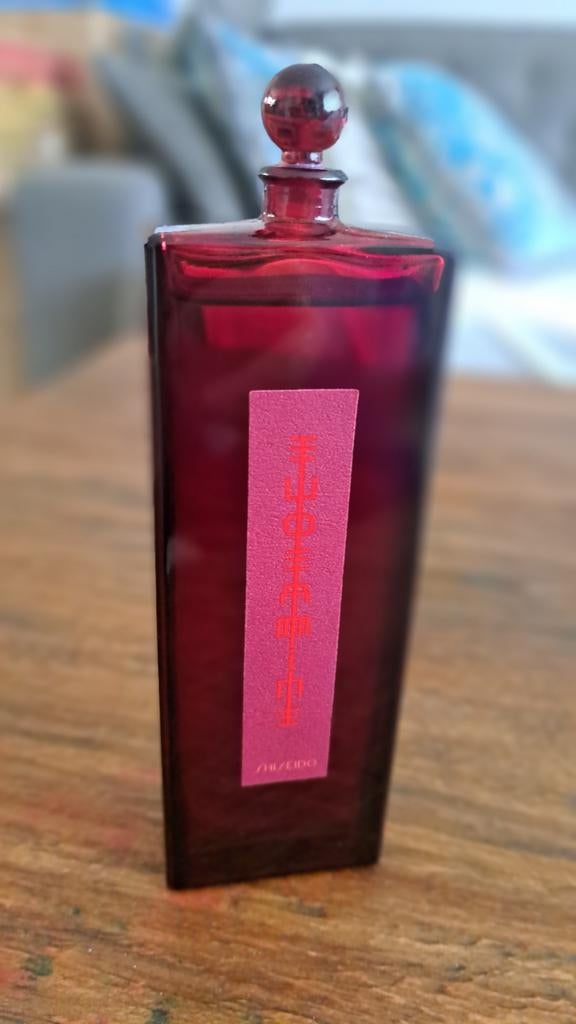 Shiseido Revitalizing Essence 125 ml, Ophalen of Verzenden, Zo goed als nieuw
