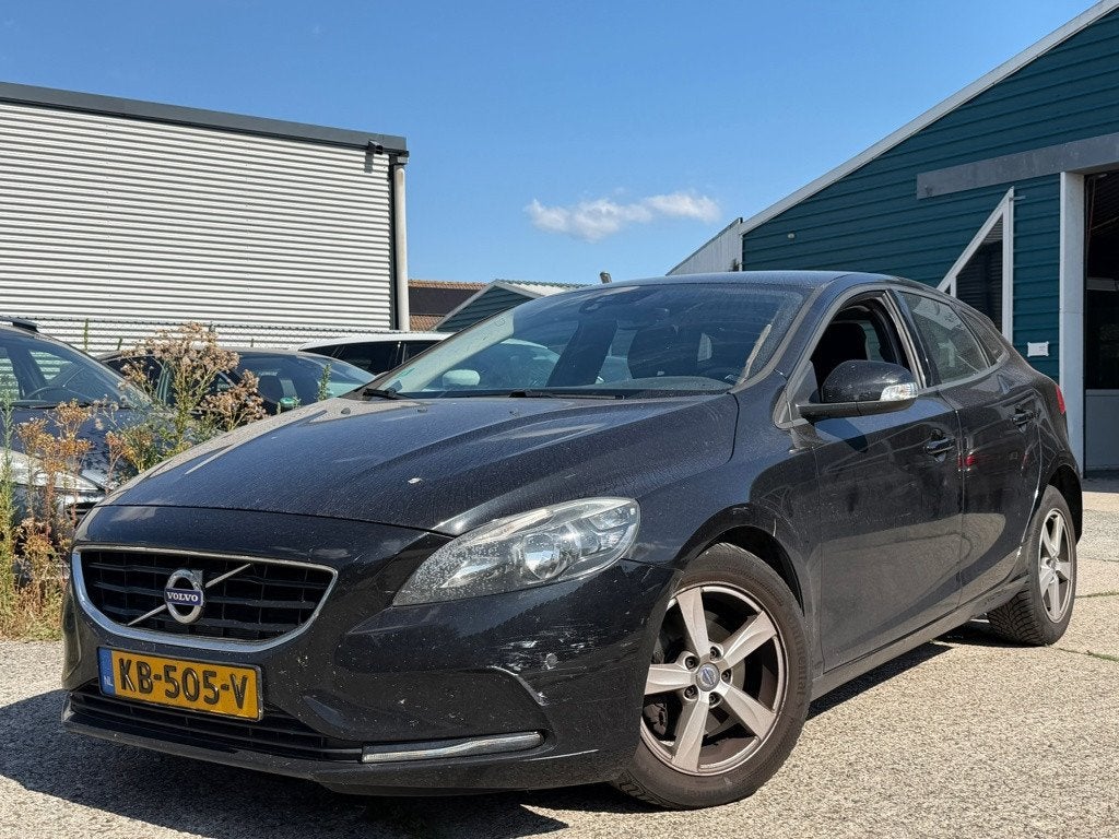 Volvo V40 2.0 T2 Summum | EU EXPORTPRICE EX BPM !, Auto's, Voorwielaandrijving, Gebruikt, 4 cilinders, 1331 kg