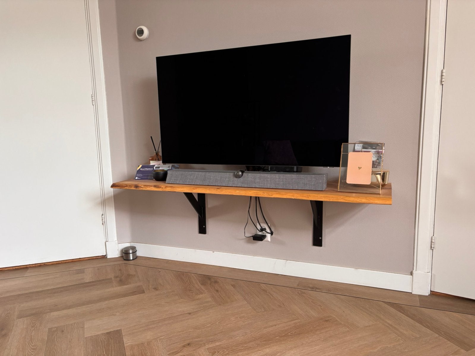 Wand tv plank, Ophalen, 100 tot 150 cm, Zo goed als nieuw, Minder dan 100 cm