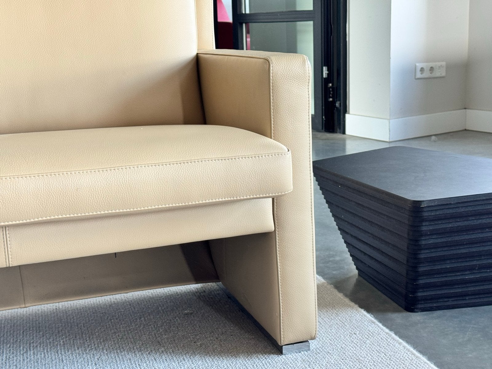 Prachtige Leolux bank met verstelbare zitdiepte - Roomkleur, Huis en Inrichting, X, Verzenden, Tweepersoons, Zo goed als nieuw