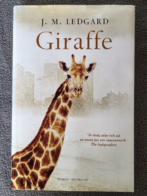 Giraffe - J.M. Ledgard, Gelezen, Europa overig, Ophalen of Verzenden, Ledgard J.M.
