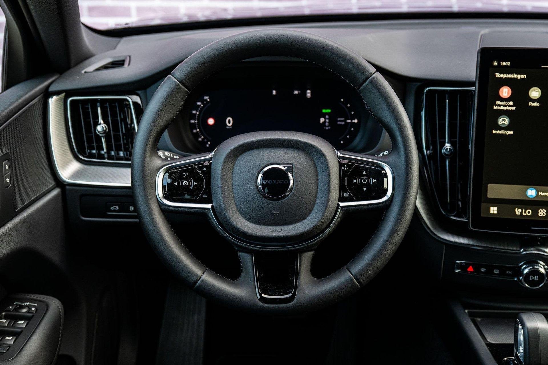 Volvo XC60 2.0 T6 Plug-in hybrid AWD Essential | Gratis Trek, Automaat, 12 maanden, Euro 6, 4 cilinders