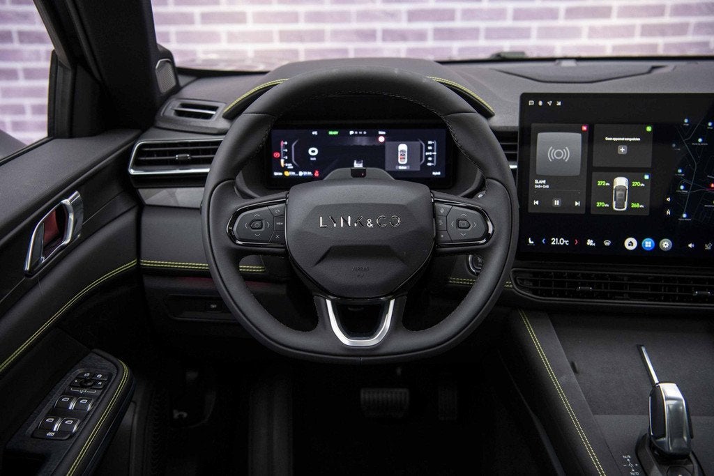Lynk & Co 01 1.5 More | Facelift | Adaptieve Cruise Control, Auto's, Lynk & Co, 12 maanden, 4 cilinders, 1898 kg, Zwart