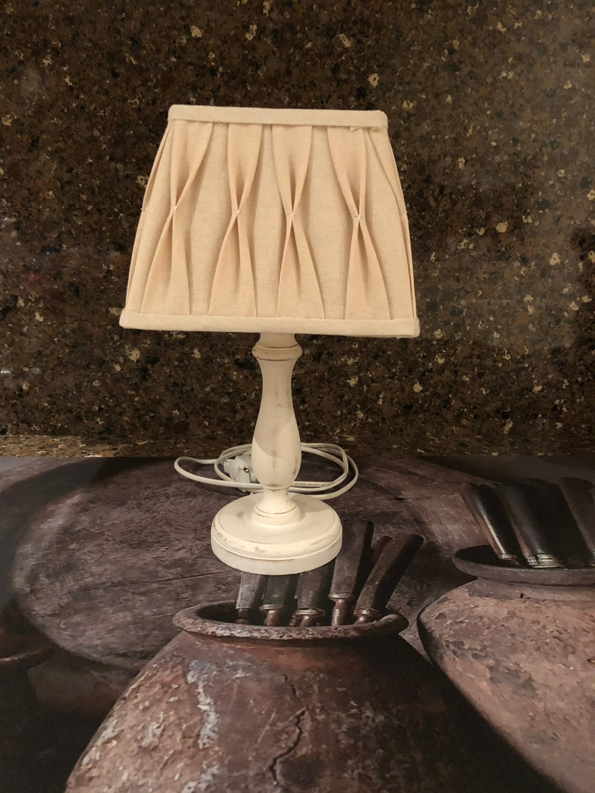 NIEUWSTAAT TAFELLAMP SCHEMERLAMP MET LAMPENKAP, Riviera Maison, Zo goed als nieuw, Met kap, Schemerlamp